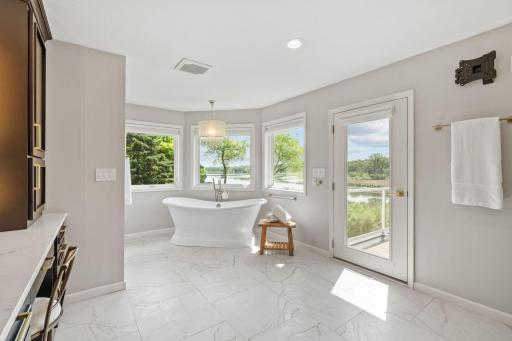 6210 Deerwood Circle N, Plymouth, MN 55442