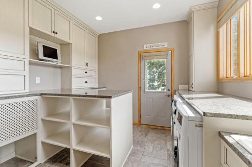 6210 Deerwood Circle N, Plymouth, MN 55442