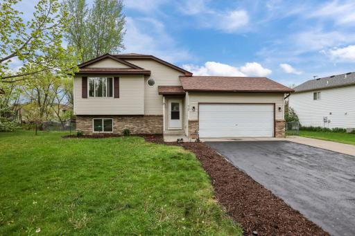 518 Horseshoe Lane, Braham, MN 55006