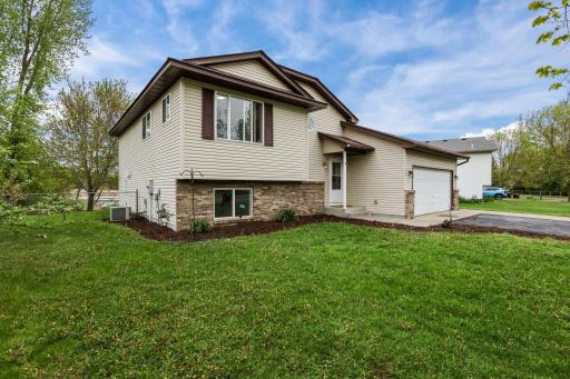 518 Horseshoe Lane, Braham, MN 55006