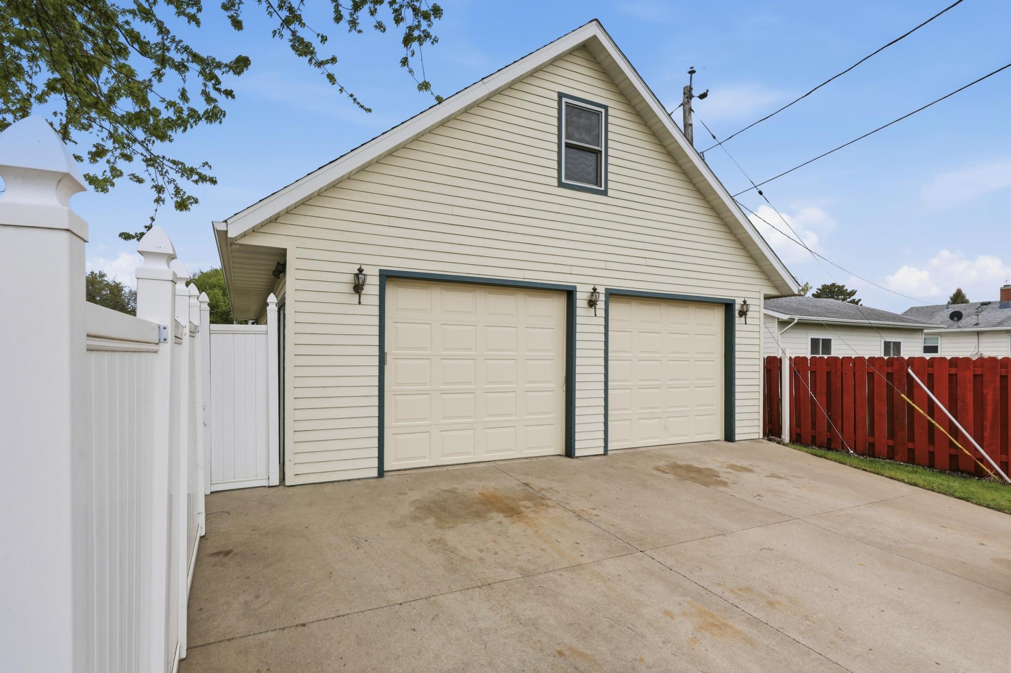 4 Stall Tandem Garage