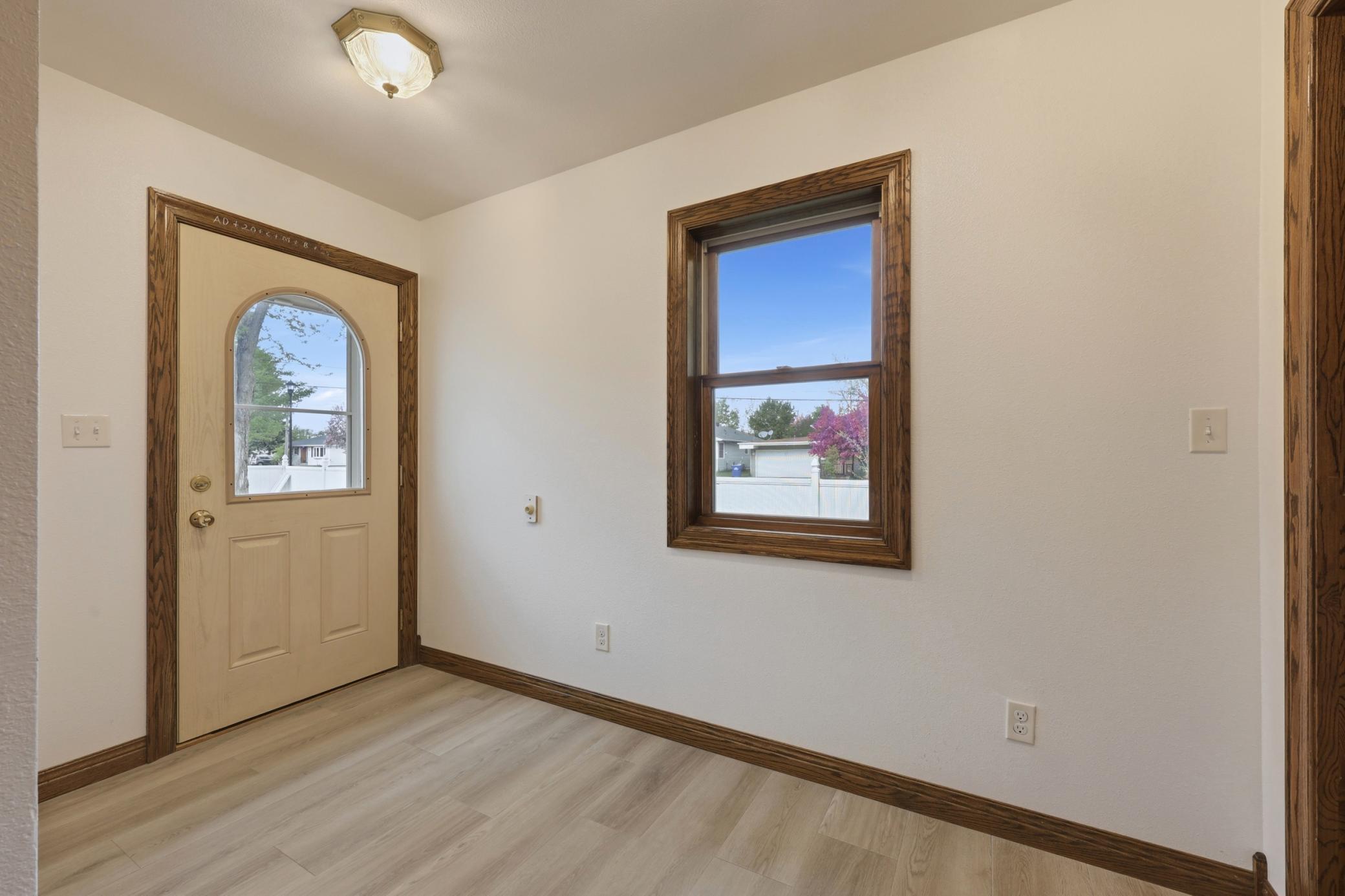 Side Foyer