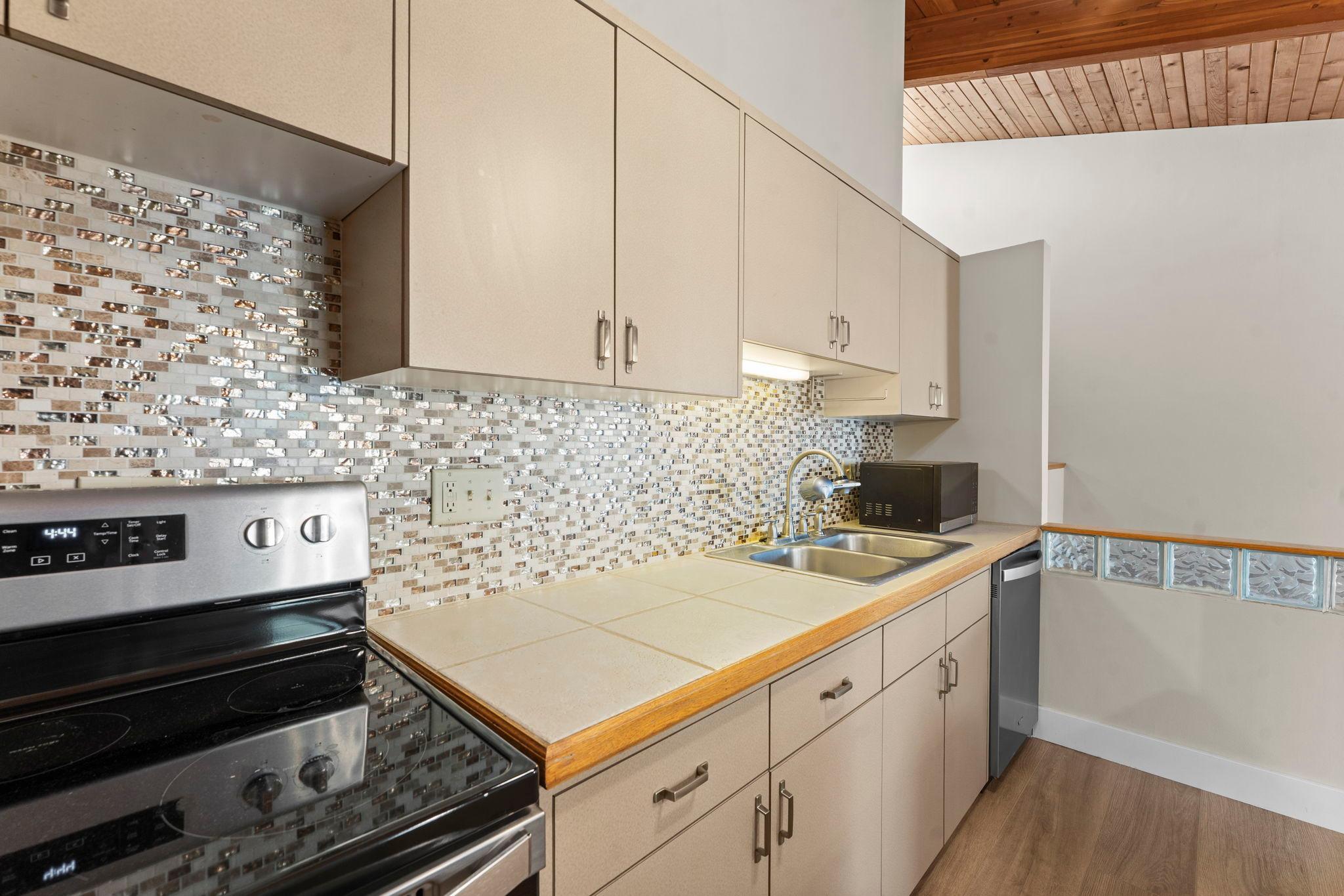 29-web-or-mls-8405 137th Ct-131.jpg