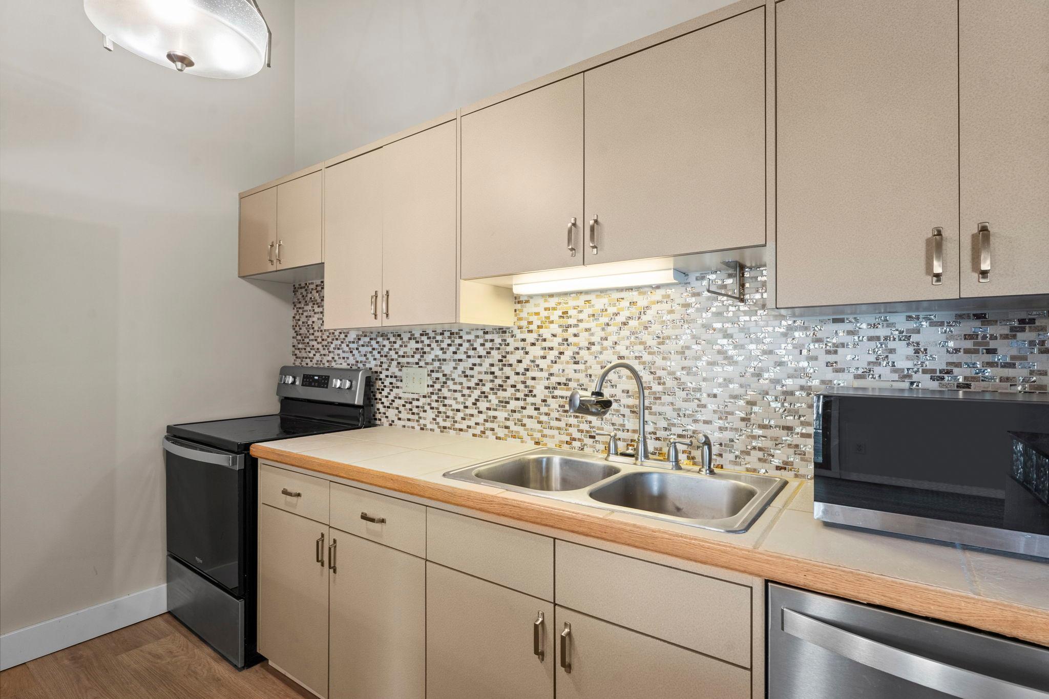 27-web-or-mls-8405 137th Ct-121.jpg