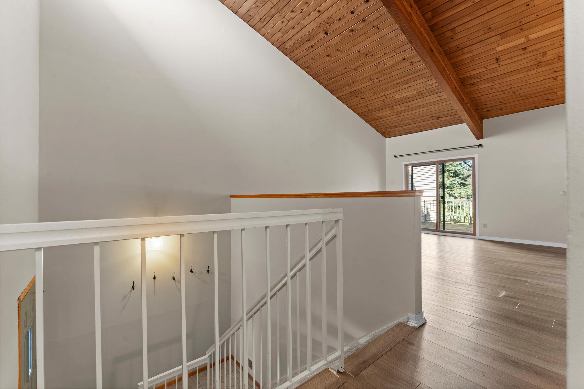 19-web-or-mls-8405 137th Ct-61.jpg