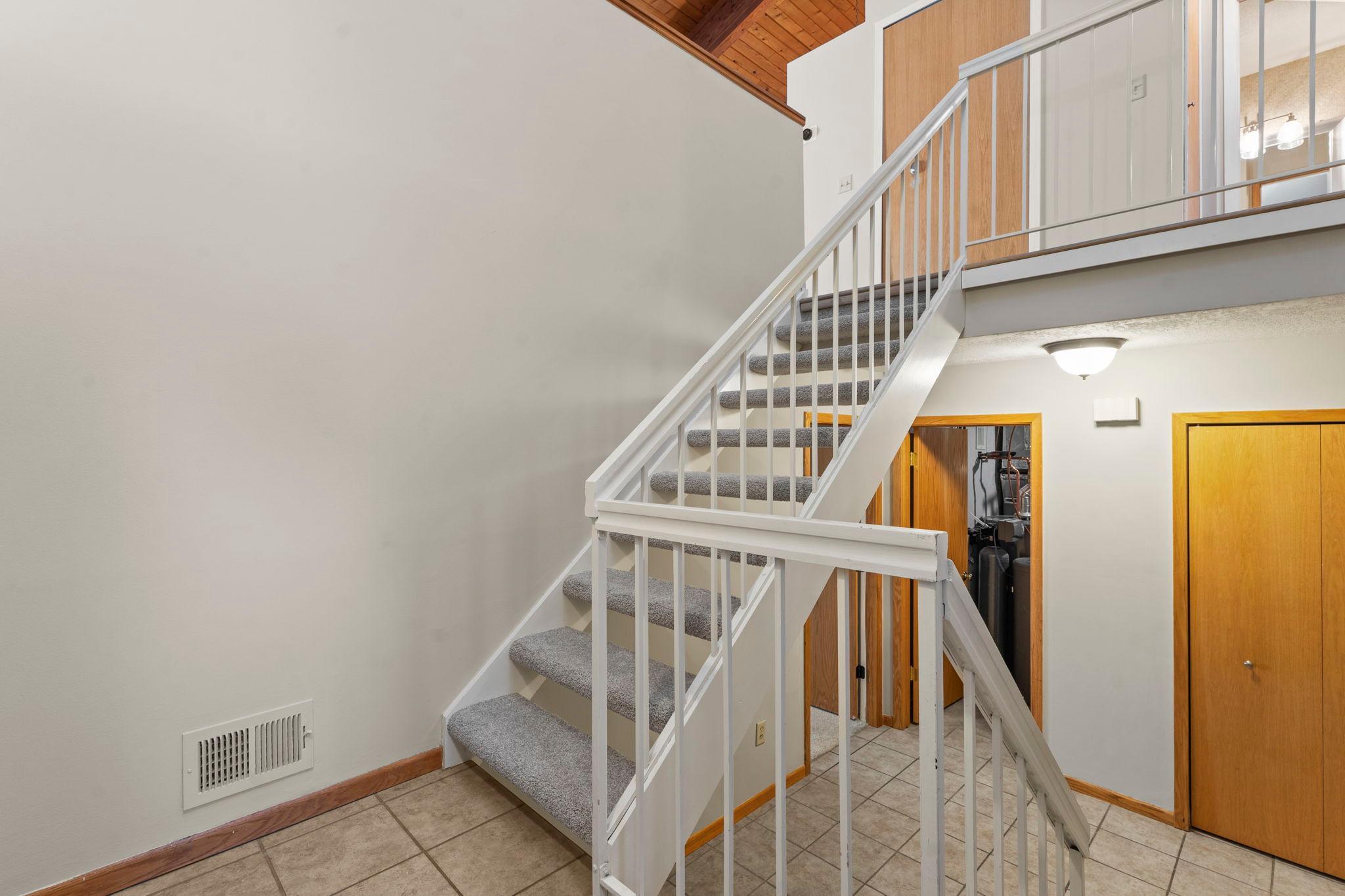 18-web-or-mls-8405 137th Ct-56.jpg