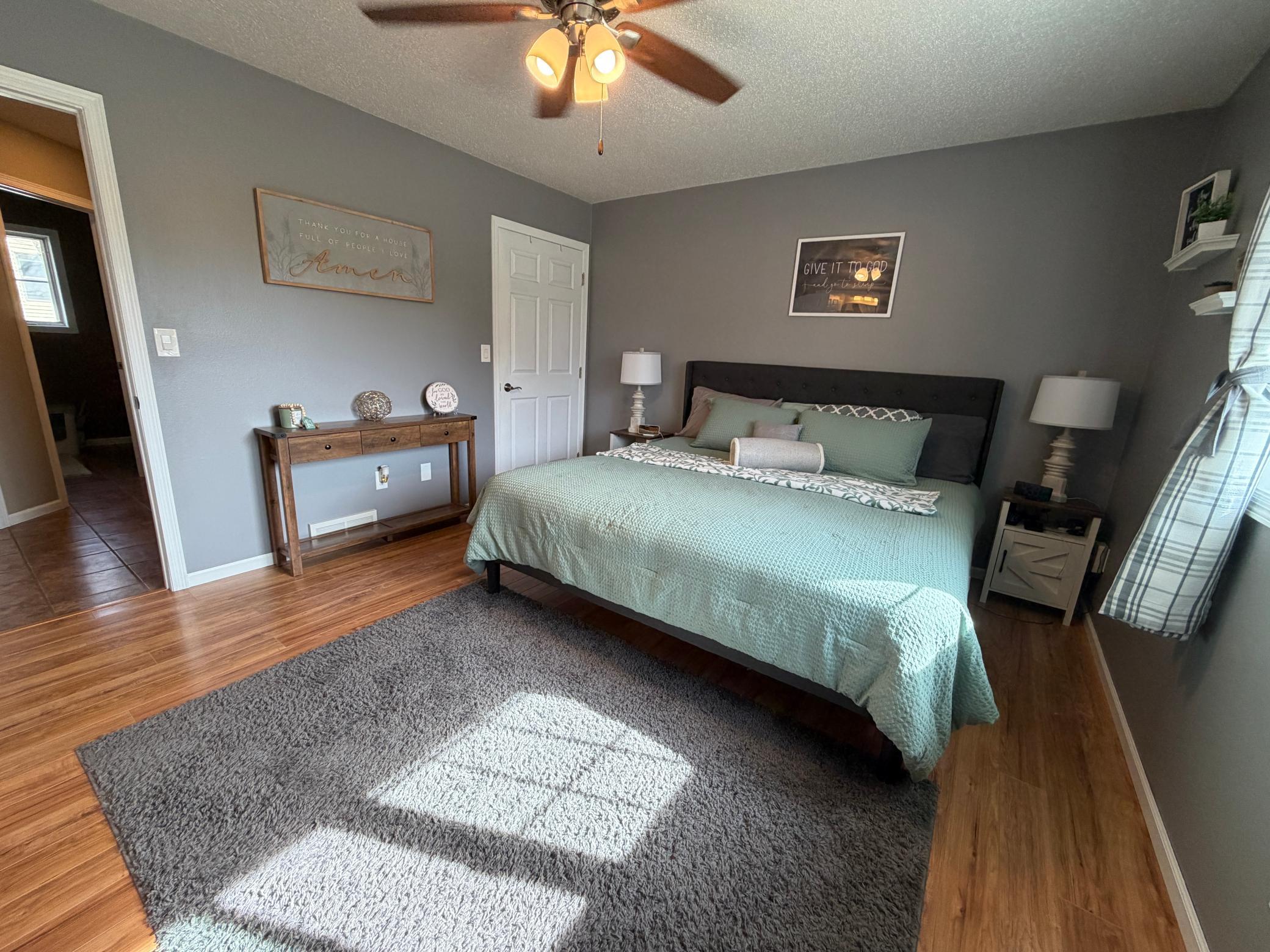 Primary bedroom (main floor)