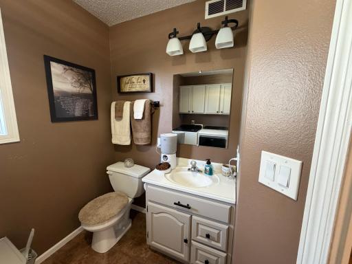 701 Lincoln Street, Lisbon, ND 58054