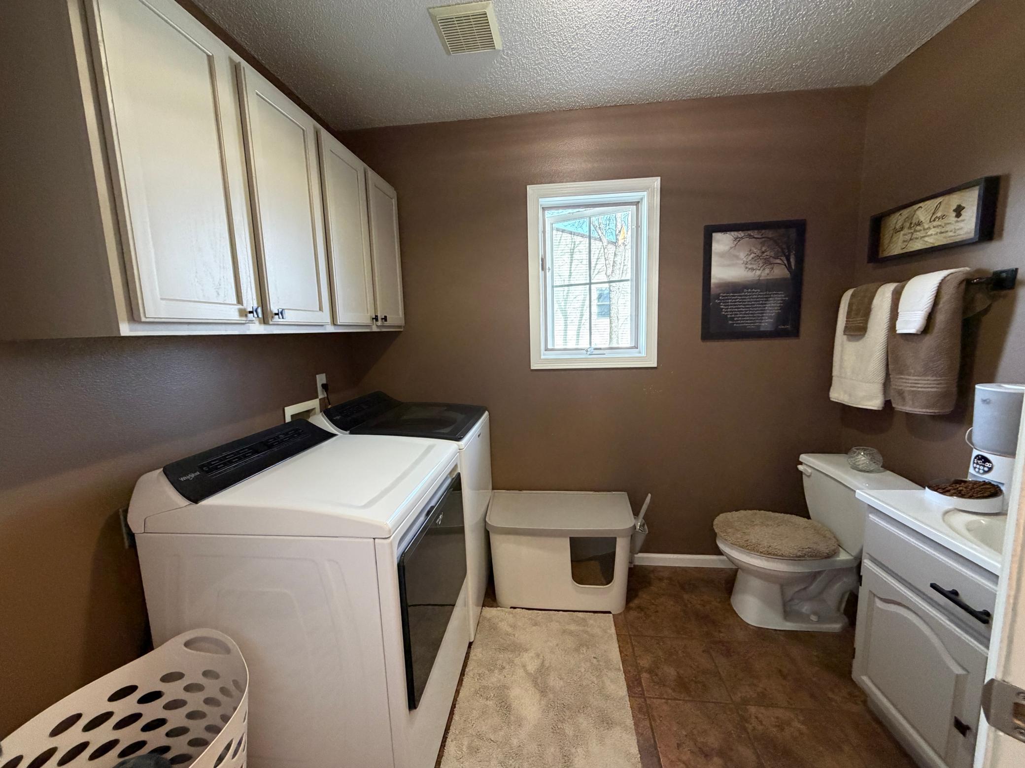 Main floor laundry & 1/2 bath