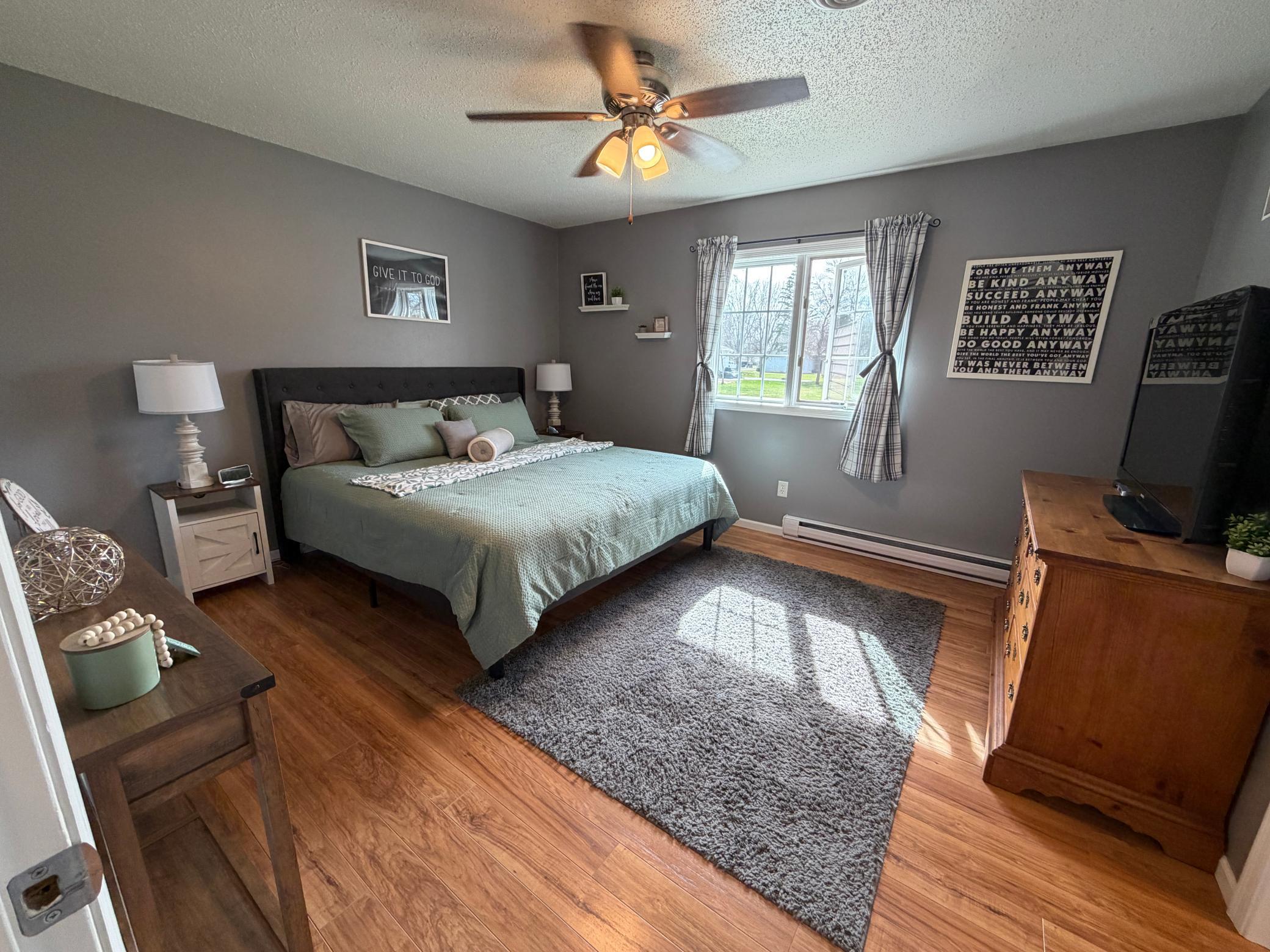 Primary bedroom (main floor)