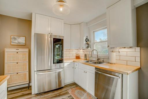 7949 Stillwater Boulevard N, Oakdale, MN 55128