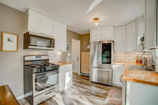 7949 Stillwater Boulevard N, Oakdale, MN 55128