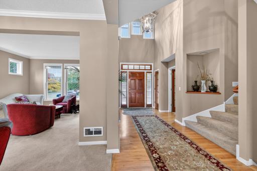 10741 Hawthorn Trail, Woodbury, MN 55129