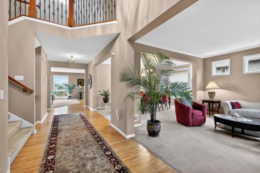 10741 Hawthorn Trail, Woodbury, MN 55129