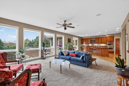 10741 Hawthorn Trail, Woodbury, MN 55129