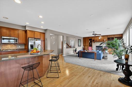 10741 Hawthorn Trail, Woodbury, MN 55129