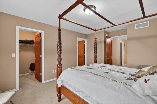 10741 Hawthorn Trail, Woodbury, MN 55129