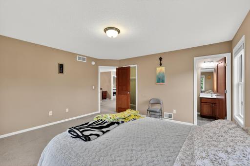 10741 Hawthorn Trail, Woodbury, MN 55129
