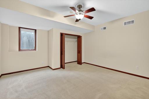 10741 Hawthorn Trail, Woodbury, MN 55129