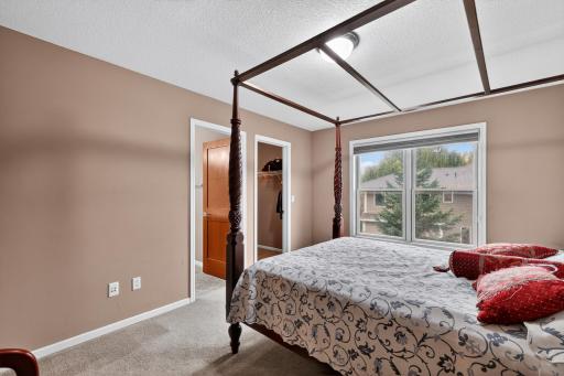10741 Hawthorn Trail, Woodbury, MN 55129