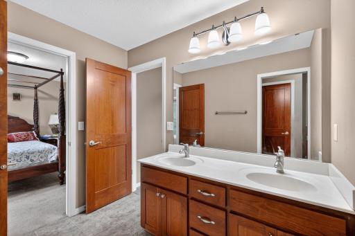 10741 Hawthorn Trail, Woodbury, MN 55129