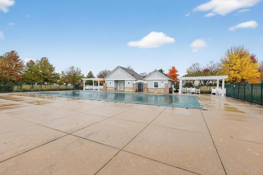 10741 Hawthorn Trail, Woodbury, MN 55129