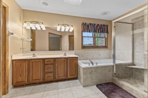 16943 Candlewood Parkway, Eden Prairie, MN 55347