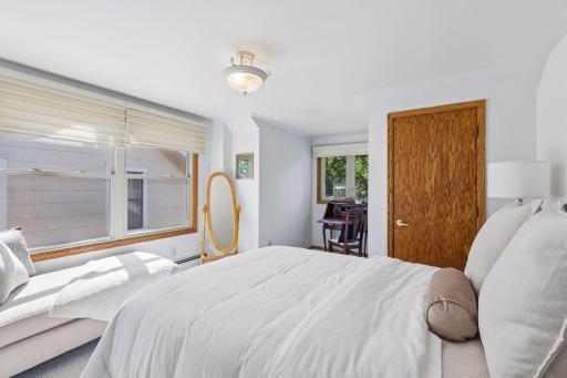 1377 Grand Avenue, Saint Paul, MN 55105