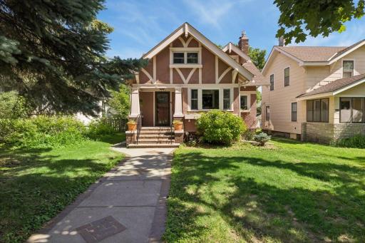 1377 Grand Avenue, Saint Paul, MN 55105