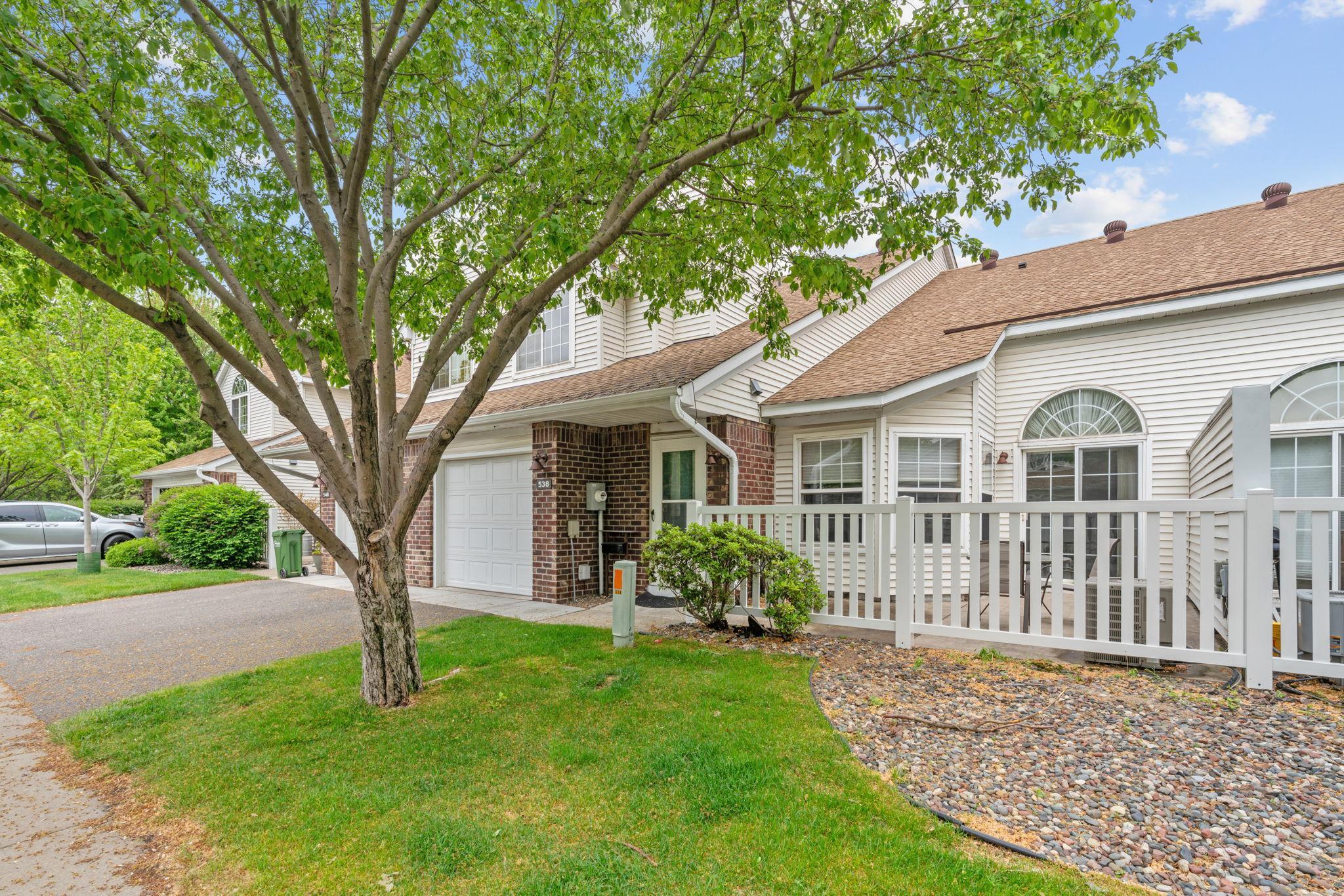 Your search ends here. Darling lovingly cared for 1 owner townhome since new