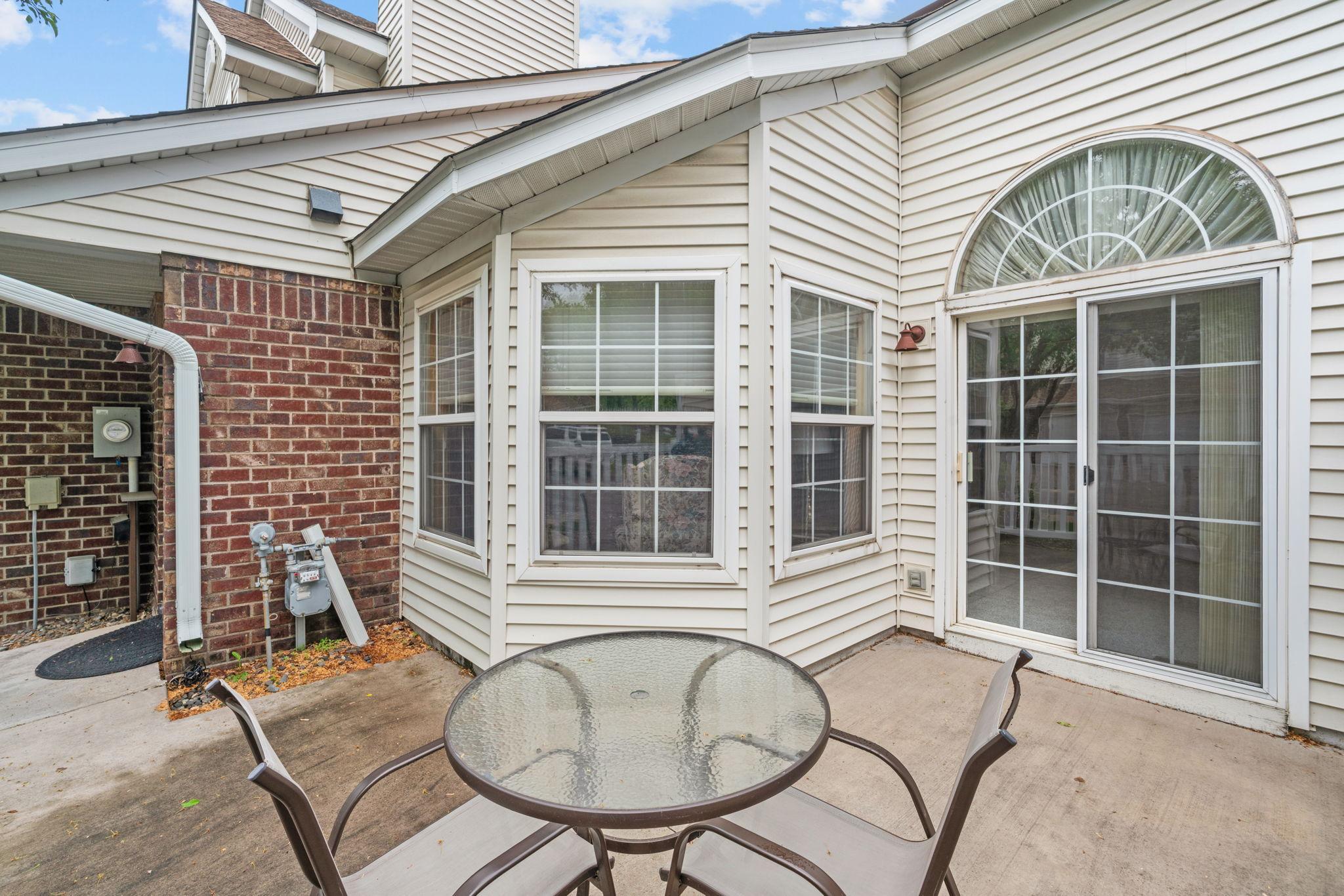 Lovely sliding doors & plenty of windows greet you with attractive exterior