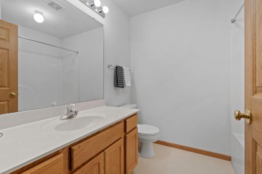 538 Queens Gate, New Brighton, MN 55112