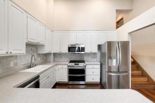 Kitchen -beautiful marble backsplash