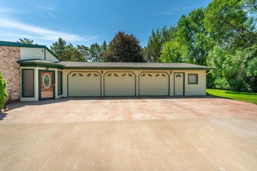 1043 Woodland Loop, Fergus Falls, MN 56537