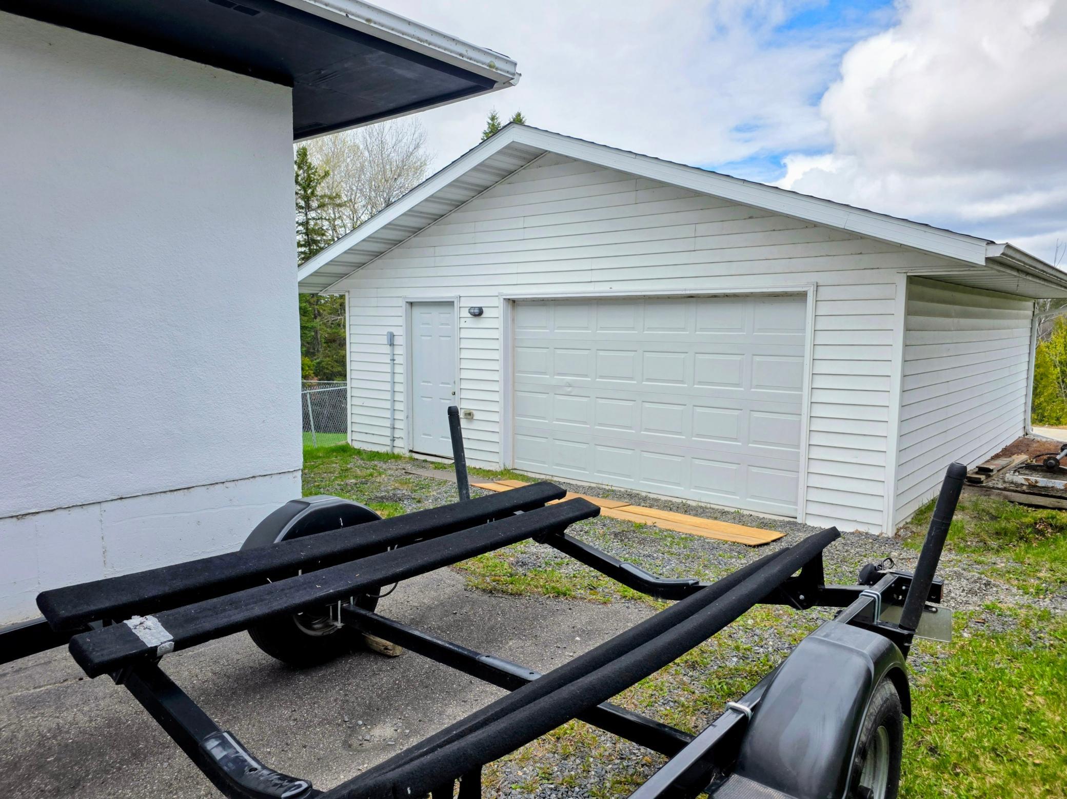 Detached garage