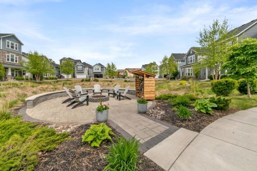 Lots of outdoor areas to come, relax or entertain friends and relatives.