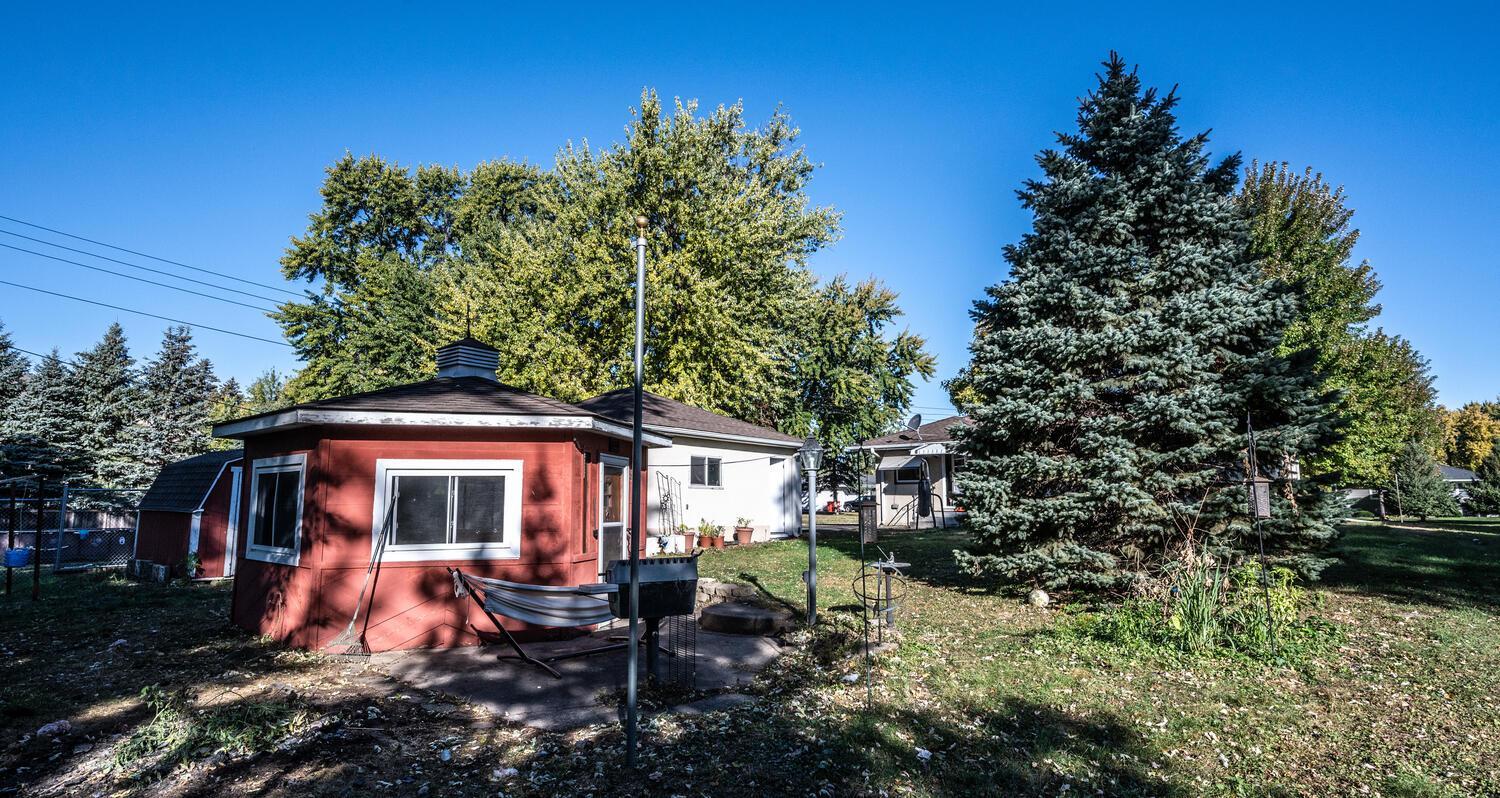 32 - 351 E 97th 12 St Minneapolis-large-005-006-Back Yard-1500x799-72dpi.jpg