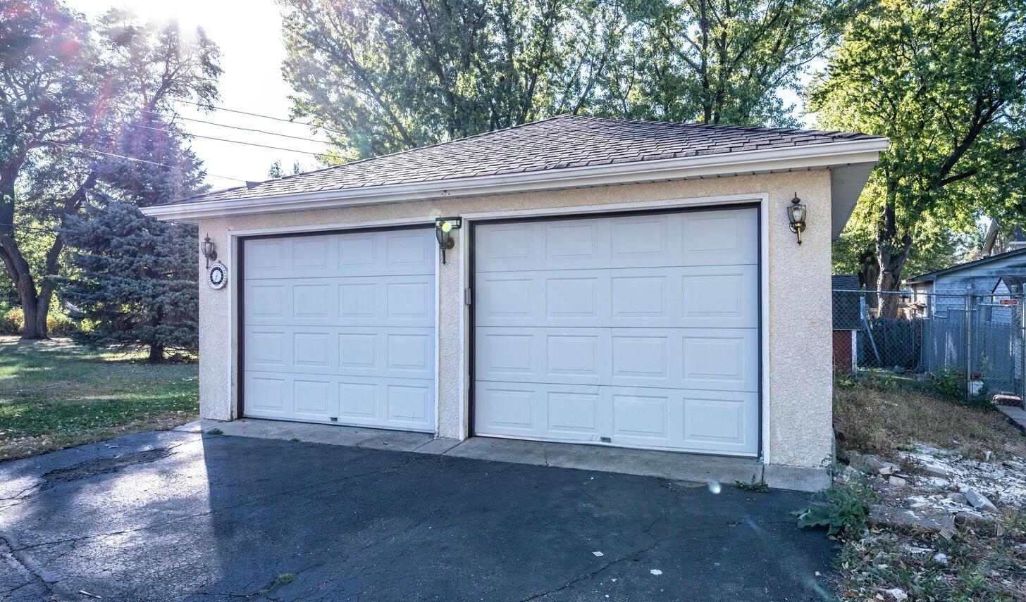 5 - 351 E 97th 12 St Minneapolis-large-003-031-Garage-1500x856-72dpi.jpg