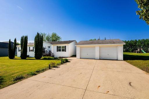 416 Ridge Crest Drive, Pelican Rapids, MN 56572