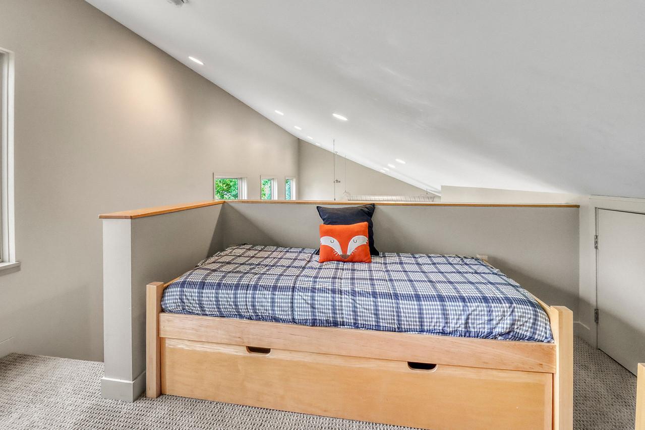 Loft1_3-1280.JPG