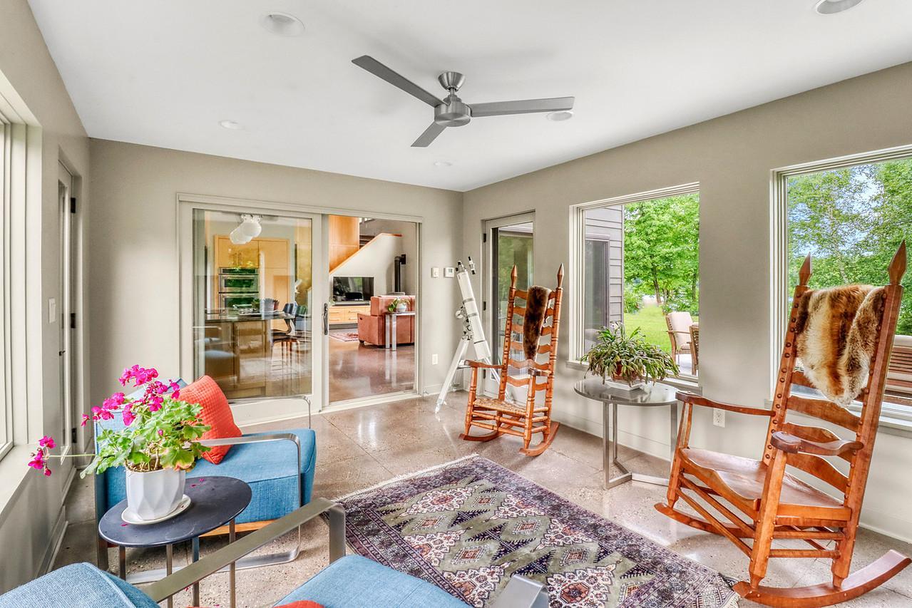 Sunroom1_4-1280.JPG