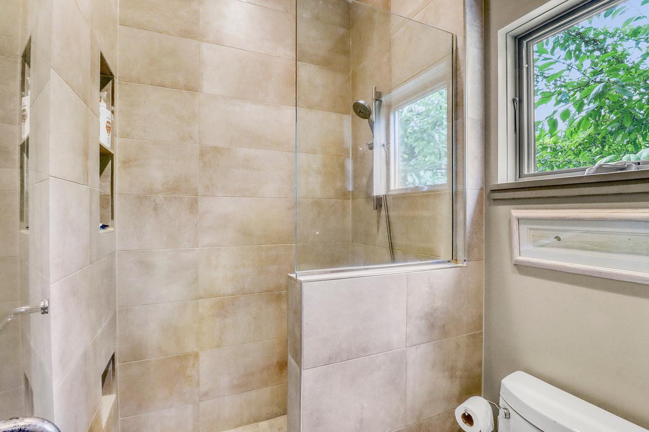 Bathroom1_2-1280.JPG