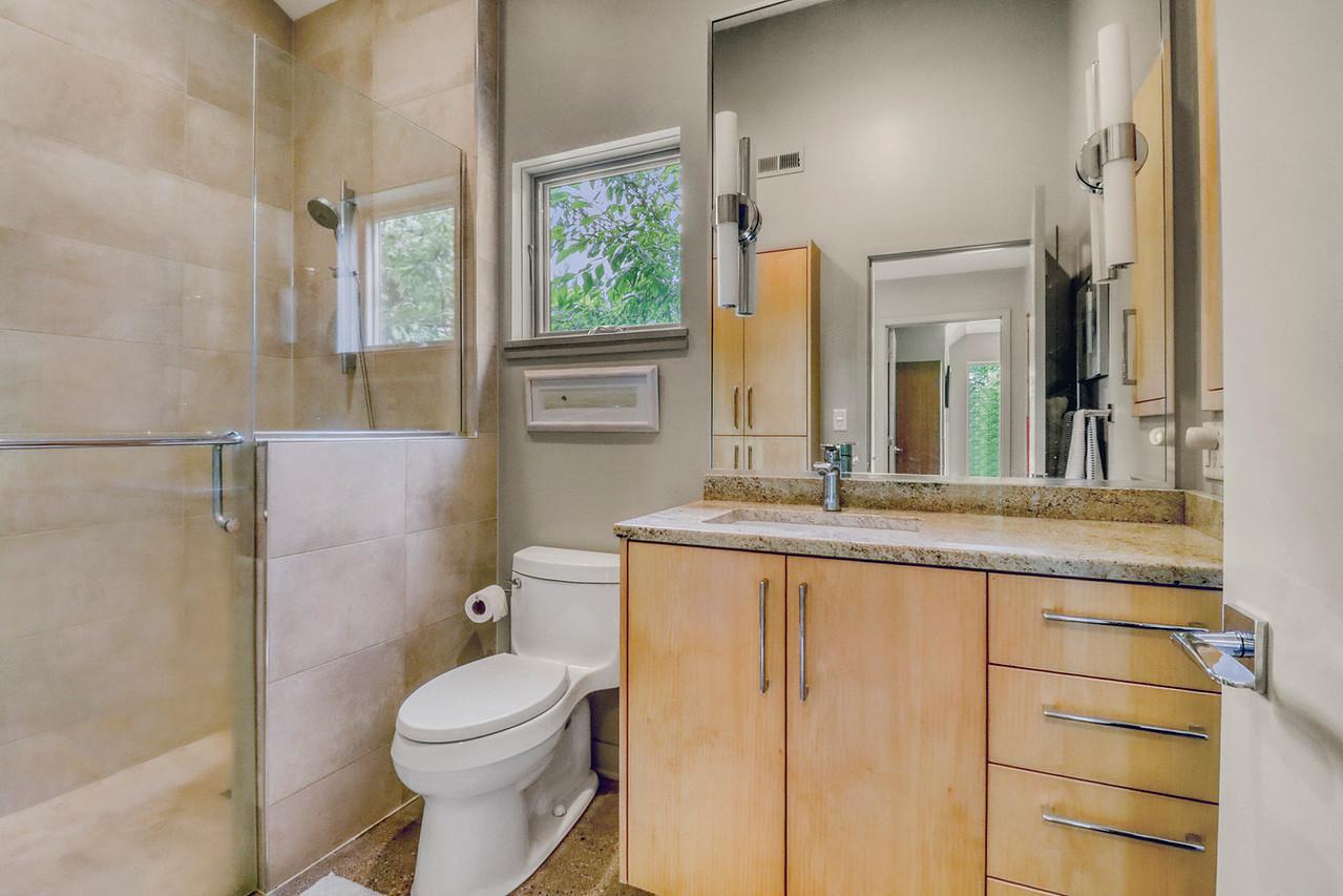 Bathroom1_1-1280.JPG