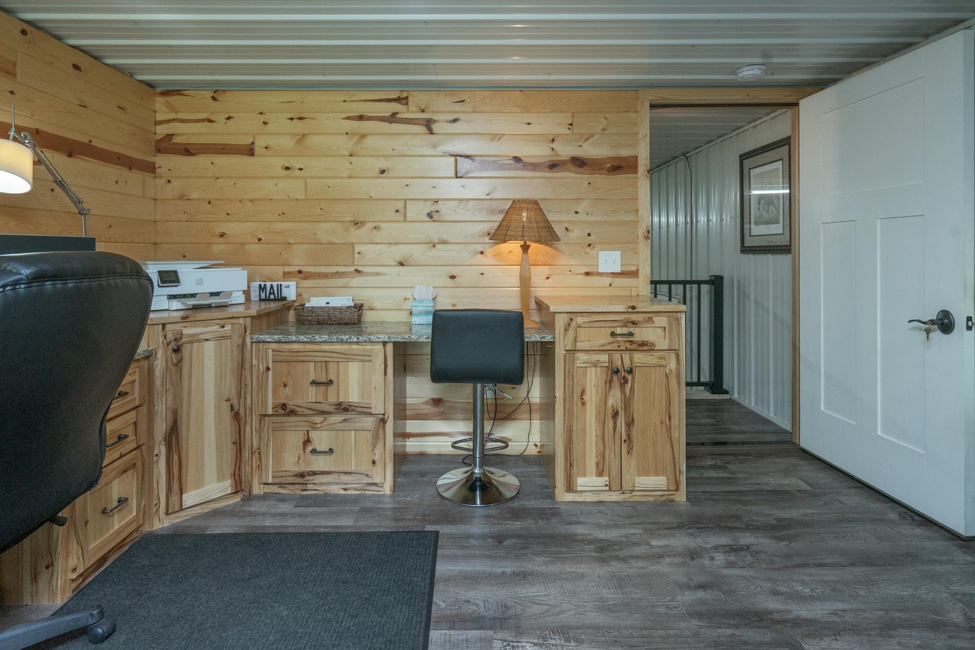 Upper bedroom/ Office.