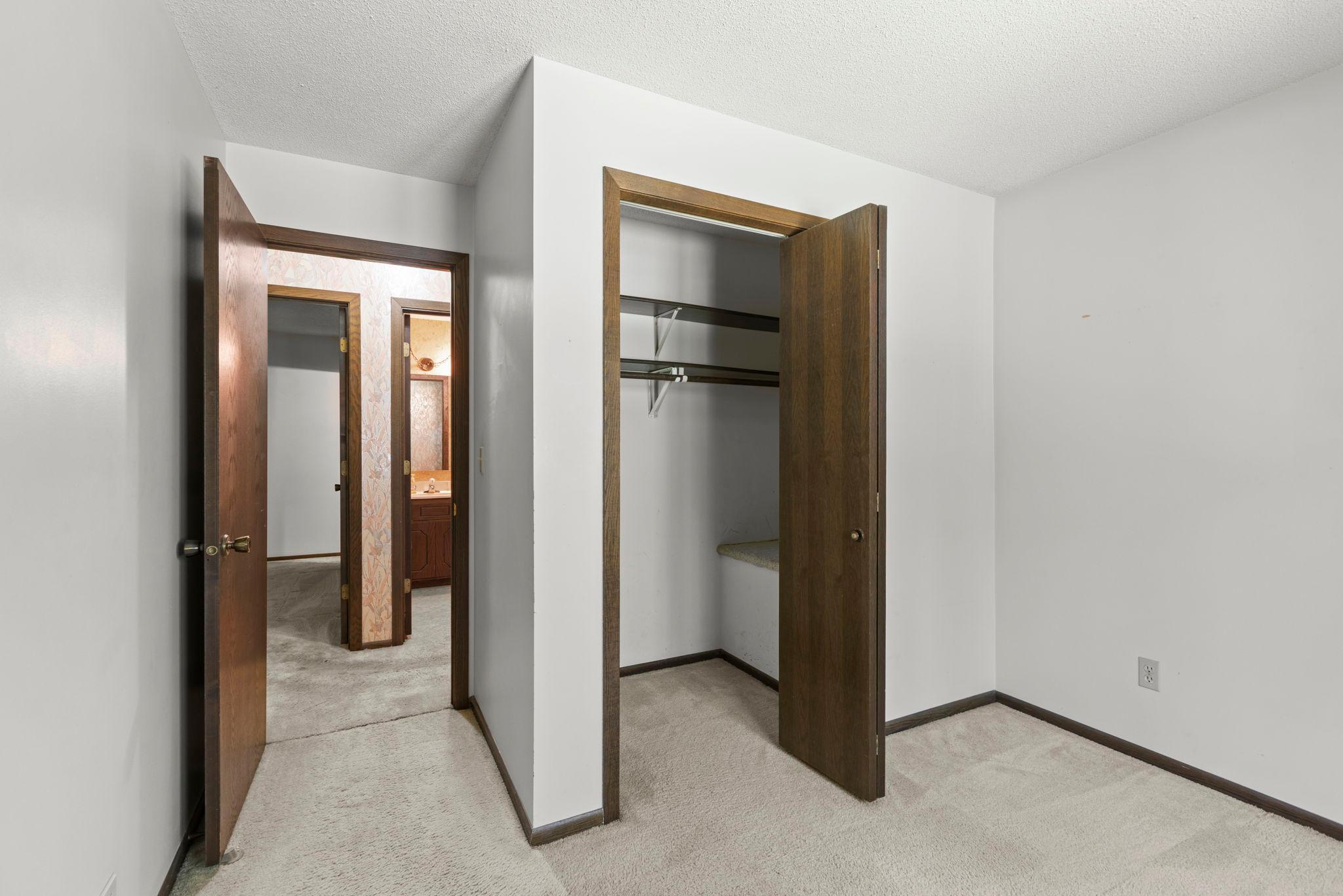 Upstairs bedroom 2.jpg