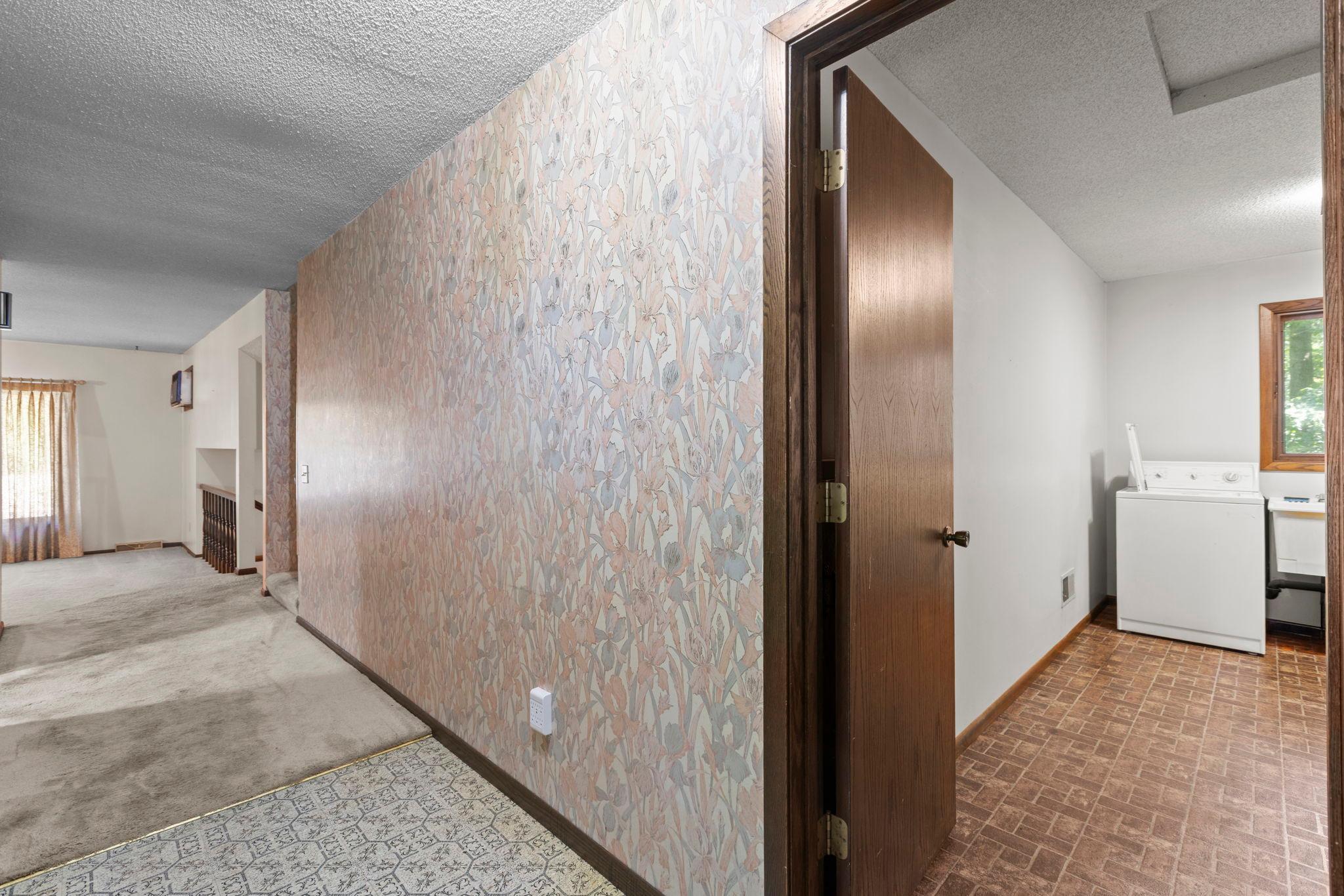 Spacious entry foyer.jpg