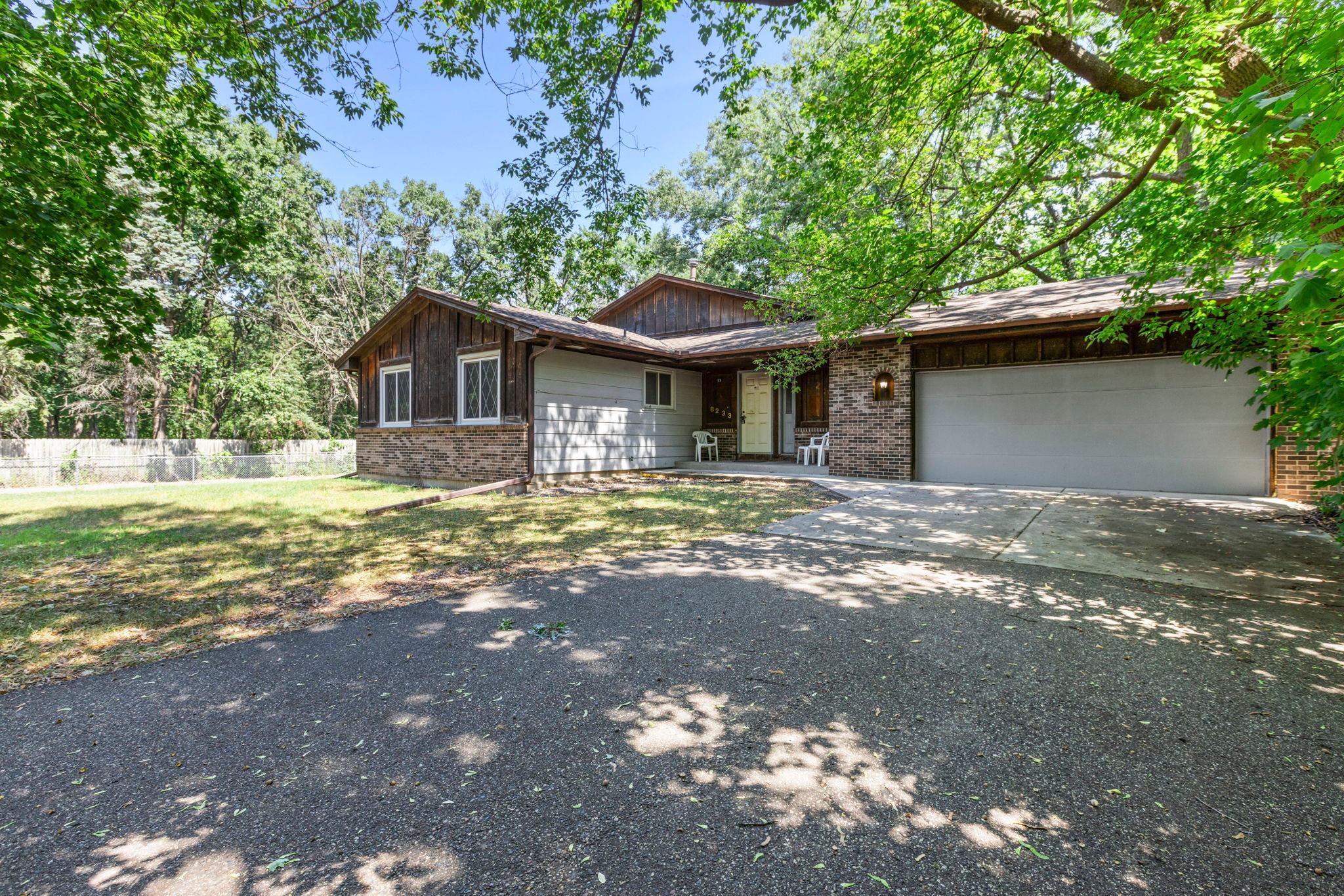 Front driveway view.jpg