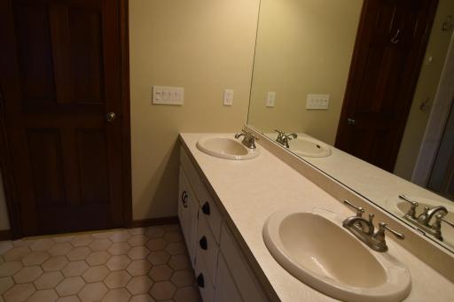 5410 S Park Drive, Savage, MN 55378
