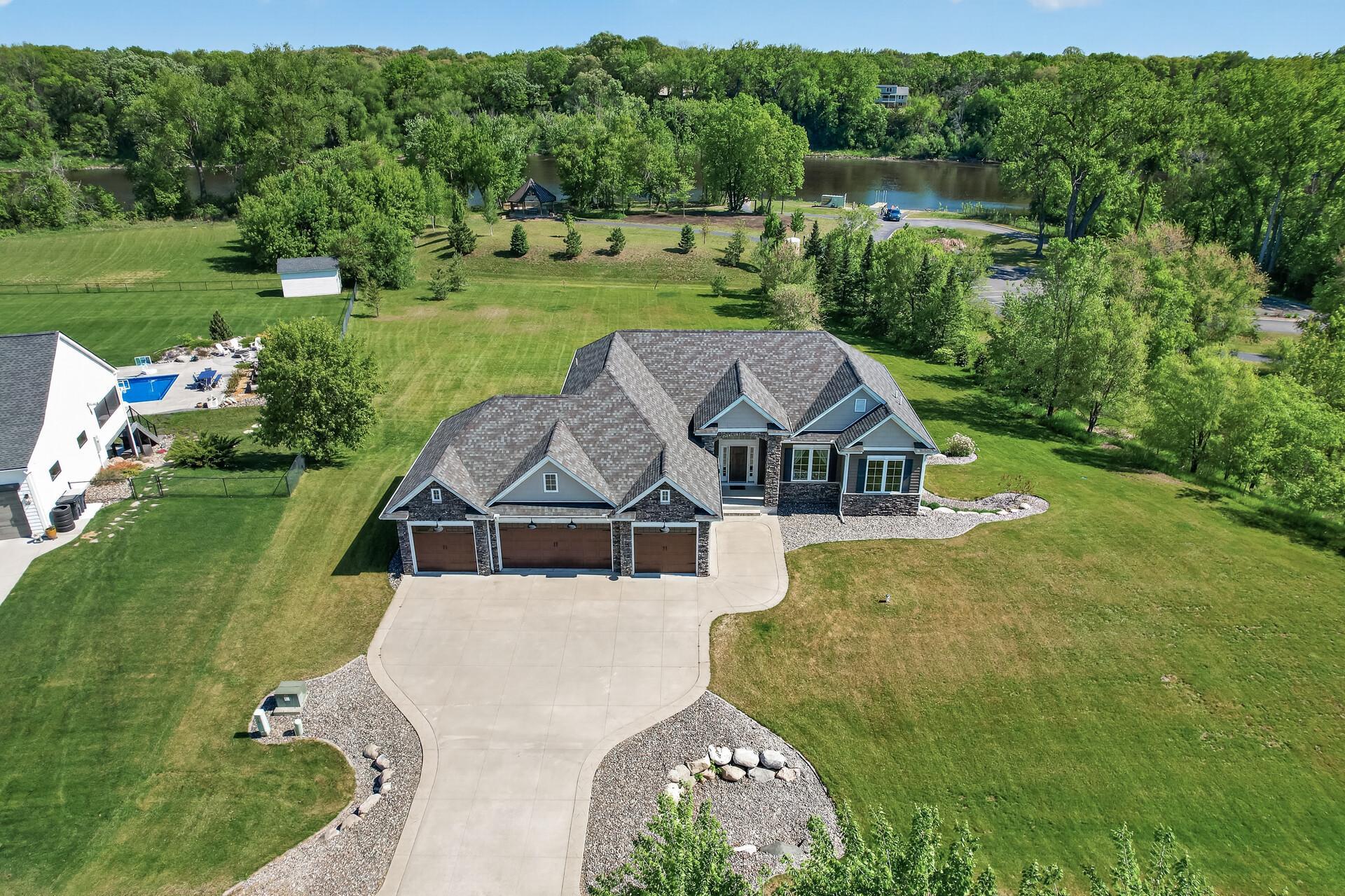 Enjoy privacy, proximity, and panoramic views.
