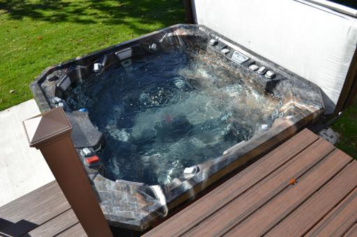 Hot tub to stay for your pleasure & entertaining.